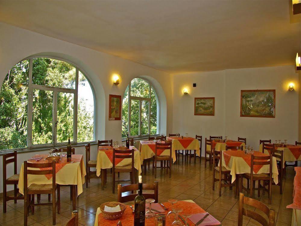 Vittoria 3* Ischia